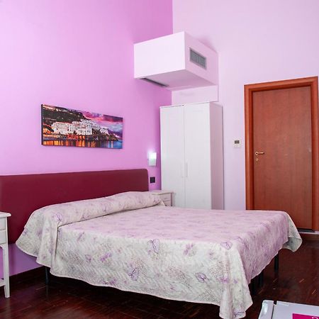 Palazzo Carafa Della Spina Room And Apartment Νάπολη Εξωτερικό φωτογραφία