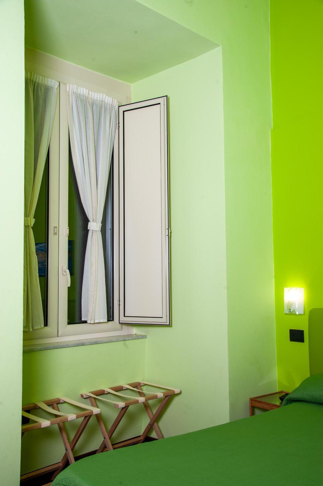 Palazzo Carafa Della Spina Room And Apartment Νάπολη Εξωτερικό φωτογραφία