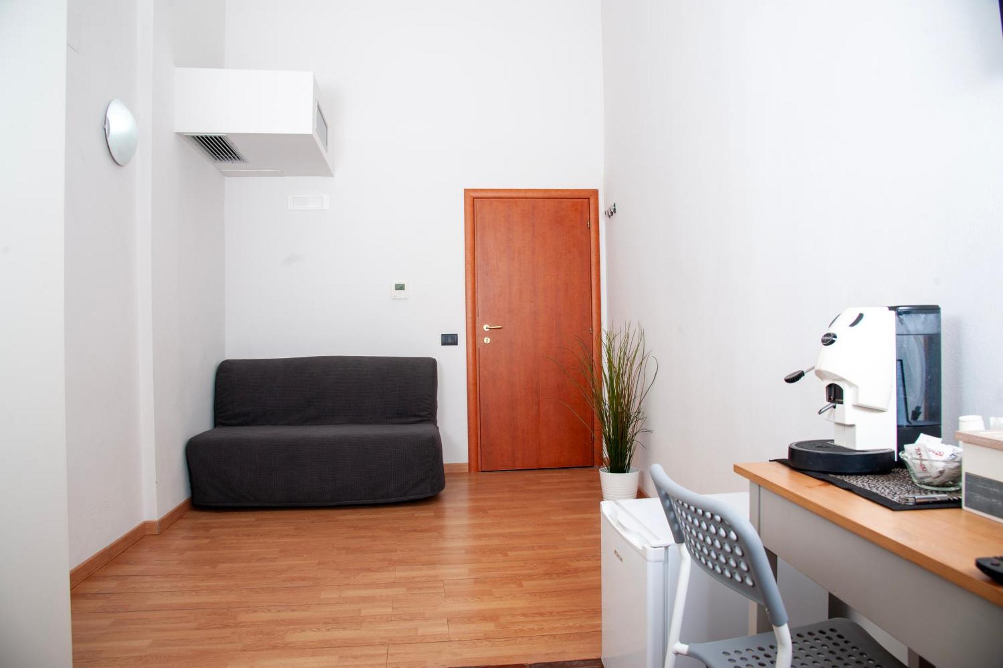 Palazzo Carafa Della Spina Room And Apartment Νάπολη Εξωτερικό φωτογραφία