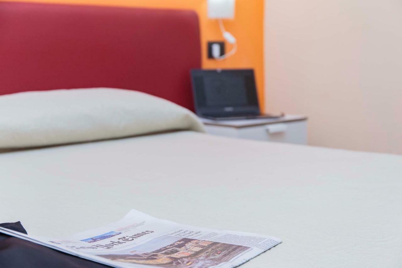 Palazzo Carafa Della Spina Room And Apartment Νάπολη Εξωτερικό φωτογραφία