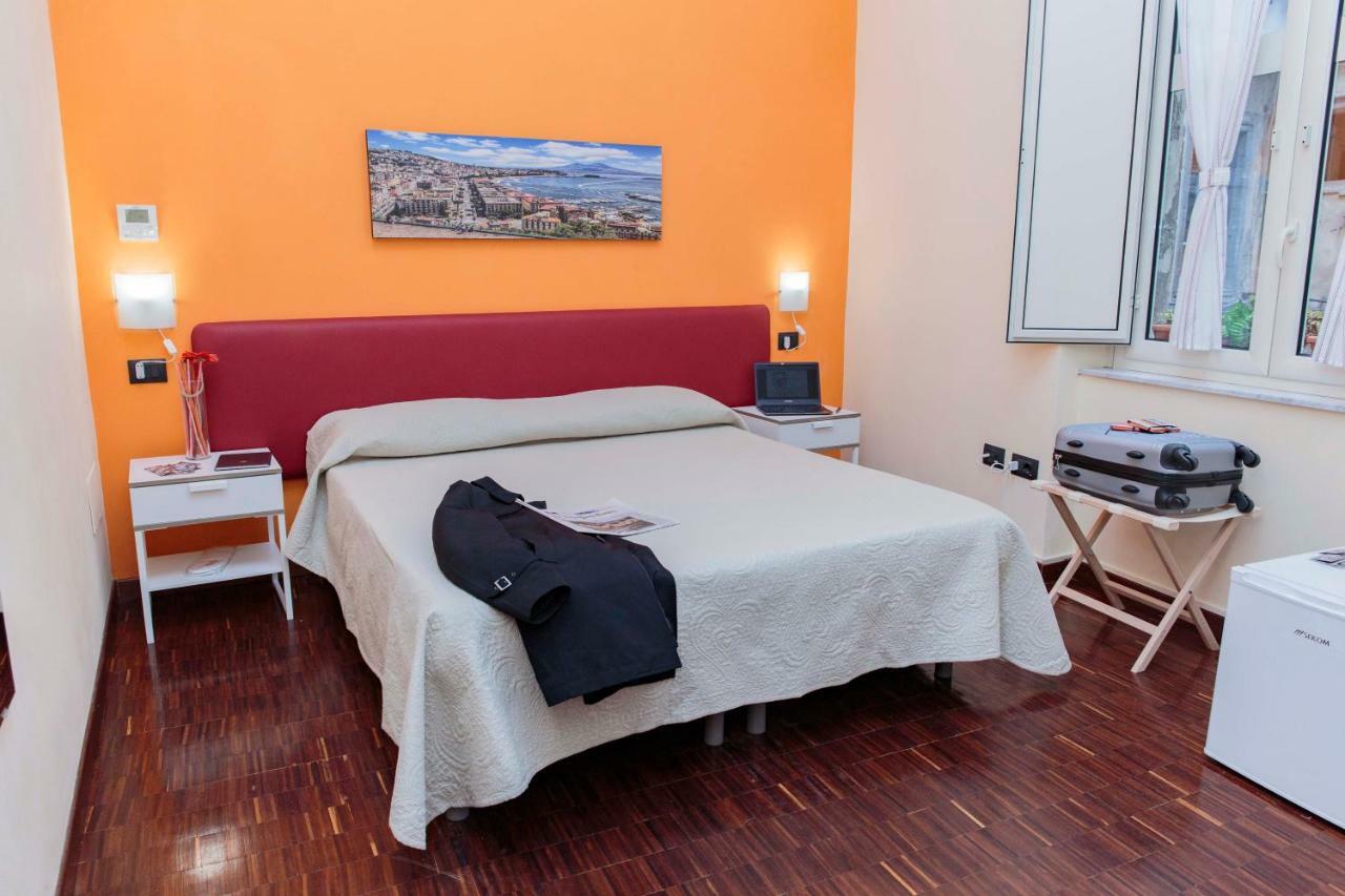 Palazzo Carafa Della Spina Room And Apartment Νάπολη Εξωτερικό φωτογραφία