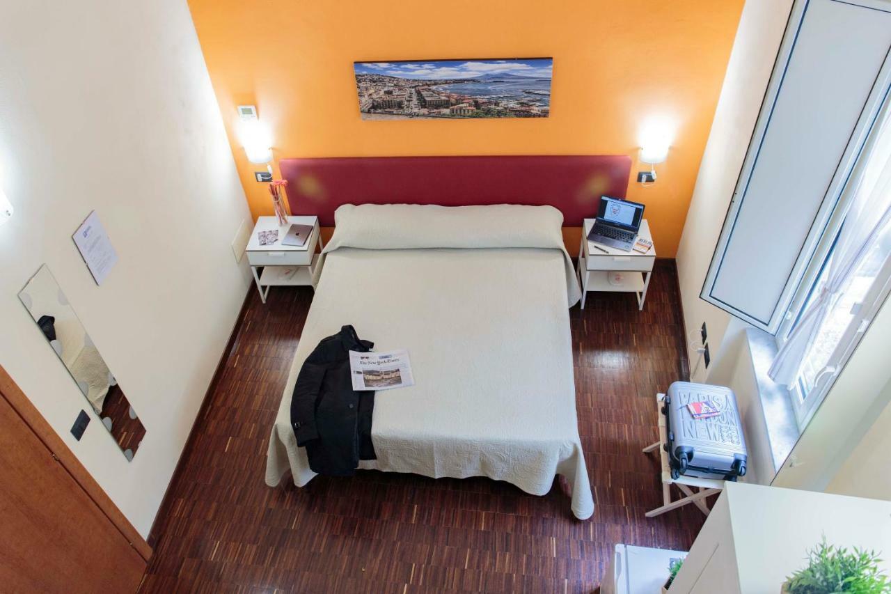 Palazzo Carafa Della Spina Room And Apartment Νάπολη Εξωτερικό φωτογραφία