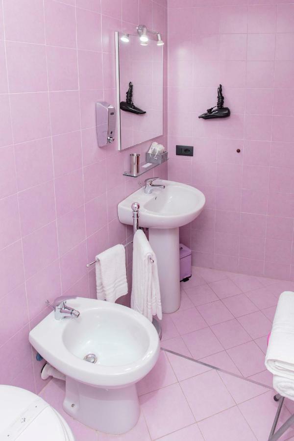 Palazzo Carafa Della Spina Room And Apartment Νάπολη Εξωτερικό φωτογραφία