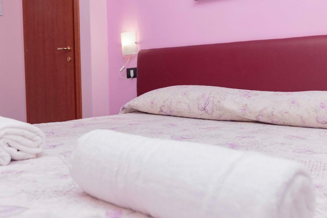 Palazzo Carafa Della Spina Room And Apartment Νάπολη Εξωτερικό φωτογραφία