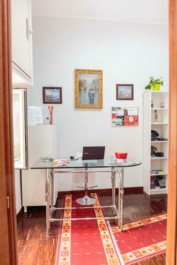 Palazzo Carafa Della Spina Room And Apartment Νάπολη Εξωτερικό φωτογραφία